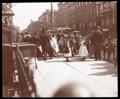 Scena di strada a New York, 1898 da Byron Company